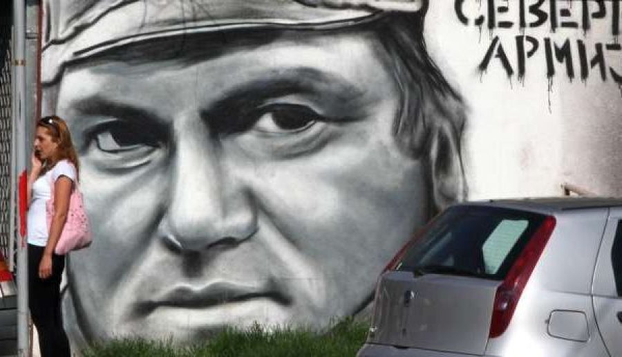 Kuvendi miratoi rezolutën për Srebrenicën, por murali që nderon “Kasapin e Bosnjës” ndodhet brenda Kosovës