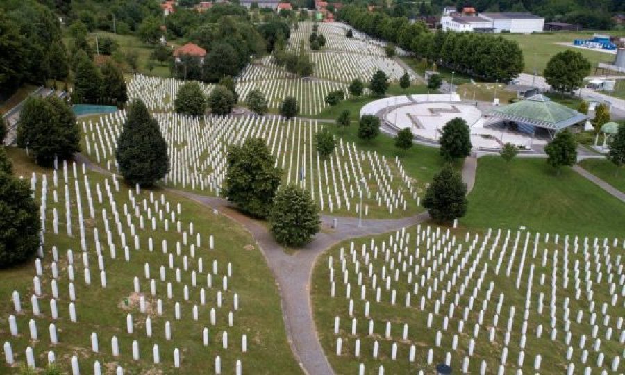 26 vjet nga masakra e Srebrenicës