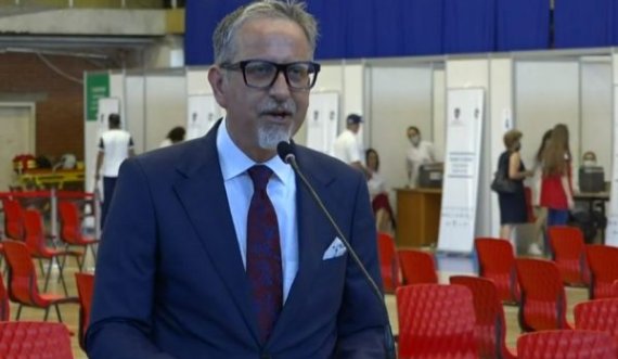Ministri Vitia kërkon nga qytetarët që të vaksinohen me AstraZeneca: Unë u vaksinova, janë të sigurta
