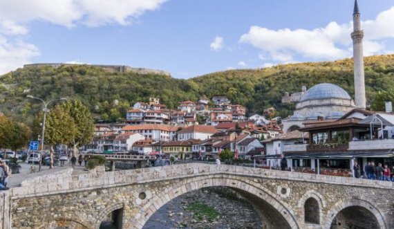 Kërkohet paraburgim për prizrenasin që fotografoi një femër nga dritarja