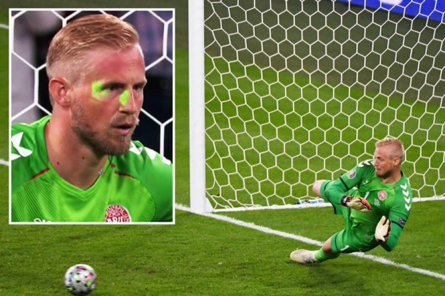 Tifozët anglezë përdoren laser në drejtim të Kasper Schmeichel, dënim i konsiderueshëm për Federatën e Futbollit të Anglisë