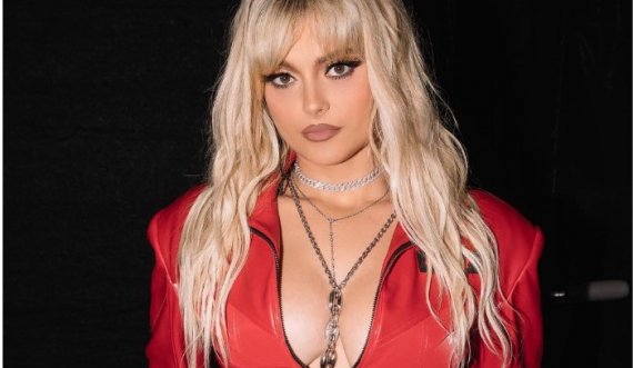 Bebe Rexha zbulon gjoksin