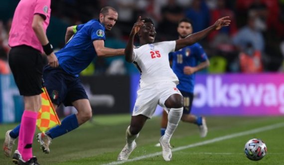 Çfarë Chiellini bëri me Saka, tregon gjithçka për të si mbrojtës