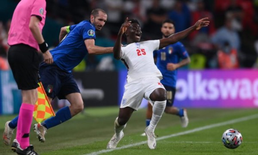 Çfarë Chiellini bëri me Saka, tregon gjithçka për të si mbrojtës