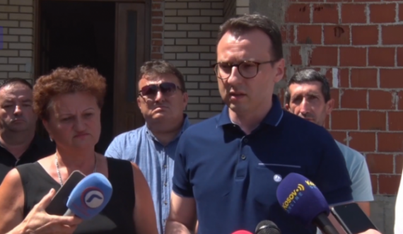 Kthimi i Dragica Gashiq në Gjakovë, Petkoviq i ofron ndihmë financiare 300 mijë dinarë