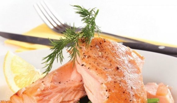 Receta e Cekës: Salmon me salcë domatesh