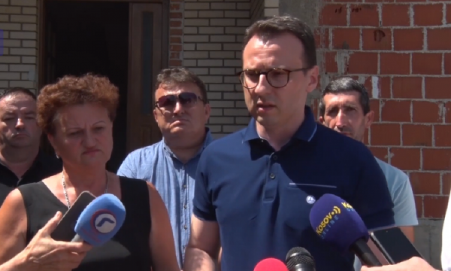 Kthimi i Dragica Gashiq në Gjakovë, Petkoviq i ofron ndihmë financiare 300 mijë dinarë