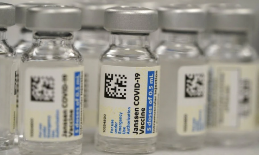 Në SHBA paralajmërohet për lidhje të mundshme mes vaksinës J&J dhe një sëmundjeje të rrallë