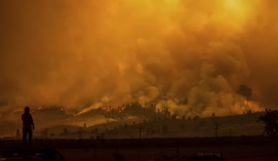 ShBA-ja perëndimore kaplohet nga flakët, mbi 60 zjarre aktive në natyrë