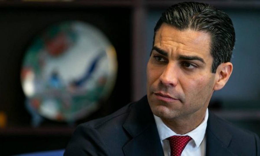 Kryebashkiaku i Miamit përmend ndërhyrjen e SHBA-së për Kosovën, si model të mundshëm në sulmet ajrore kundër Kubës