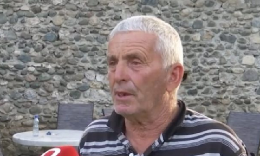 I helmuari bashkë me 5 anëtarë të familjes: Diçka ka ndodhur, ujin e njëjtë e kemi pirë prej katër vitesh