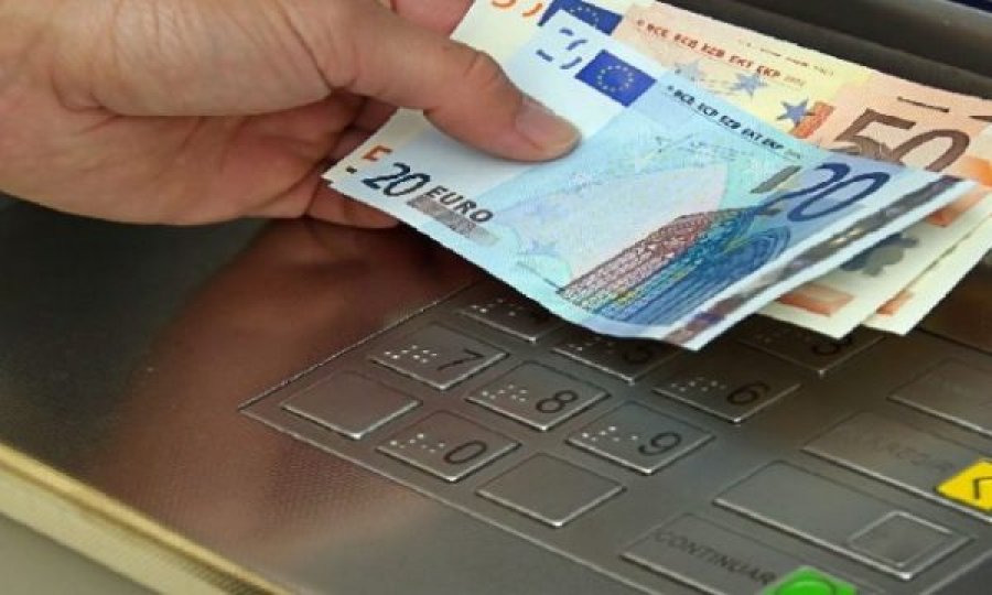 Si iu ekzekutuan pagat 20 zyrtarëve serbë në ministri, pa dalë në punë asnjë ditë