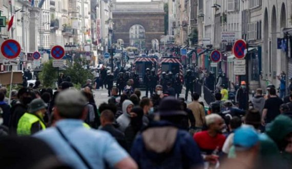 Detyrimi për t’u vaksinuar, shpërthejnë protestat në Francë