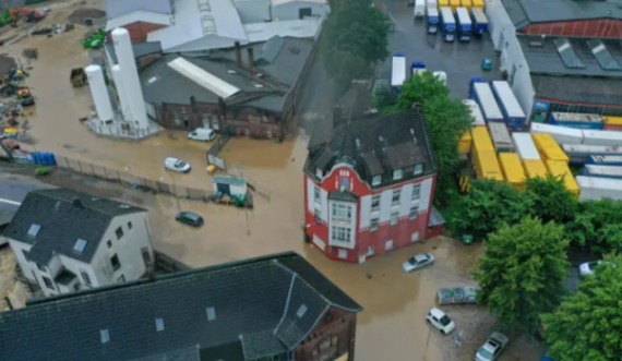 Vërshime në Gjermani, disa të zhdukur e gjashtë shtëpi të shembura
