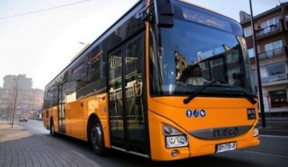 Masat e reja/ Të pavaksinuarit mund të hipin në autobus vetëm me testin negativ