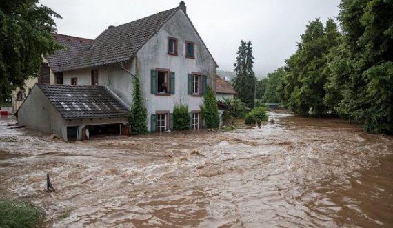 Përmbytjet shkaktojnë kaos në Zvicër, Holandë, Belgjikë e Gjermani, mbi 70 persona të zhdukur