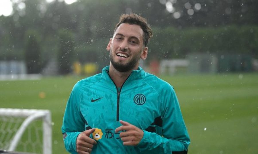 Calhanoglu zbulon pse e braktisi Milanin për rivalin e tij Inter