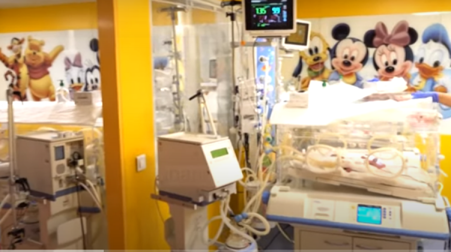 Foshnja vetëm 1 orëshe vdes, pasi mjekët i dhanë gaz në vend të oksigjenit