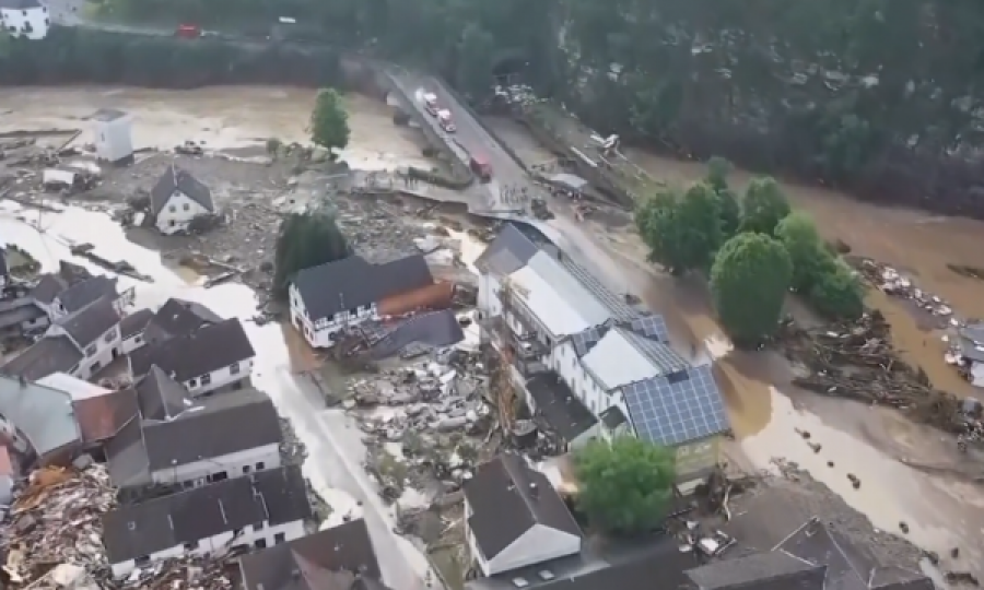 Pamje nga ajri të vërshimeve katastrofike në Gjermani