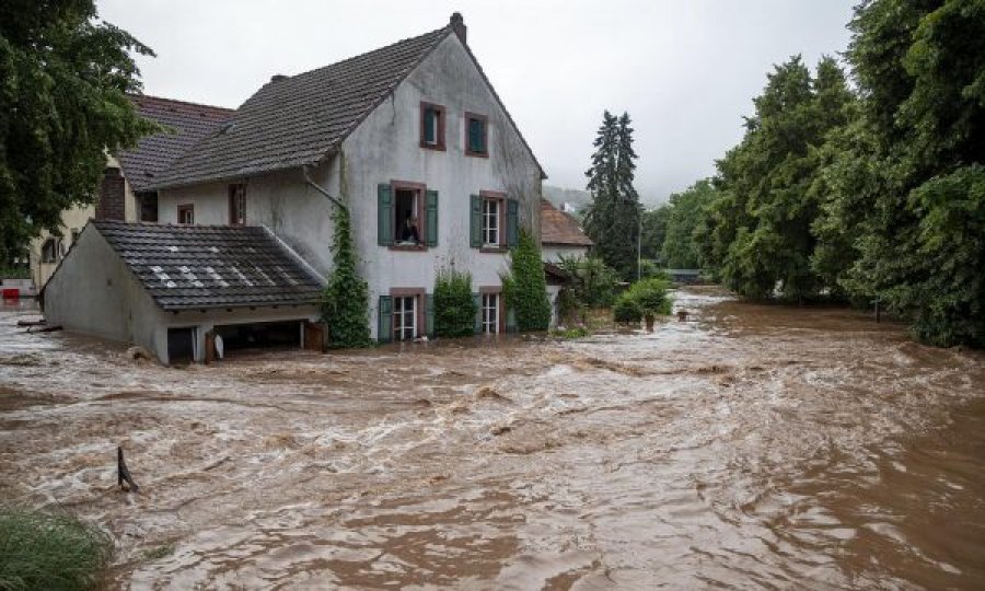 Përmbytjet shkaktojnë kaos në Zvicër, Holandë, Belgjikë e Gjermani, mbi 70 persona të zhdukur