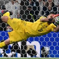 Man City e zyrtarizon portierin Donnarumma