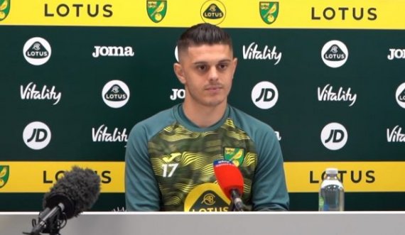 Gjatë prezantimit te Norwich, Rashica shfrytëzon rastin ta promovojë Kosovën