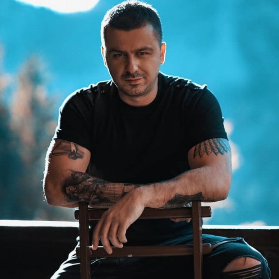Genc Prelvukaj feston ditëlindjen, publikon foton e rrallë nga fëmijëria