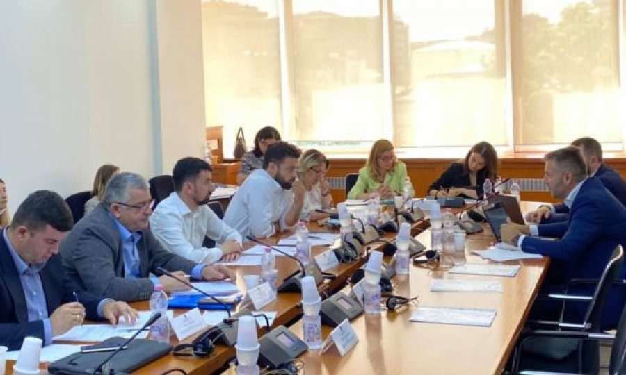 Organizatat ndërkombëtare të gazetarëve e godasin Komisionin për Media