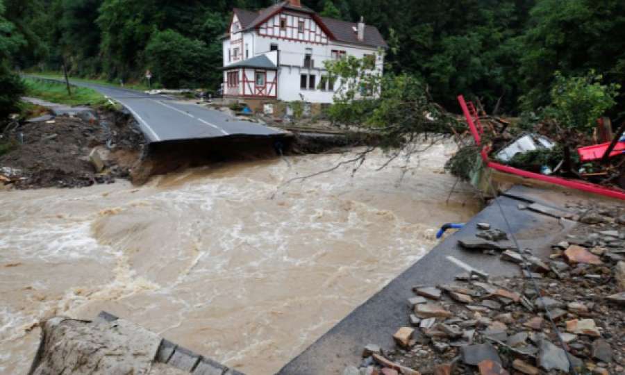 Frikë për vërshime të reja në Gjermani, priten reshje e digat po stërmbushen