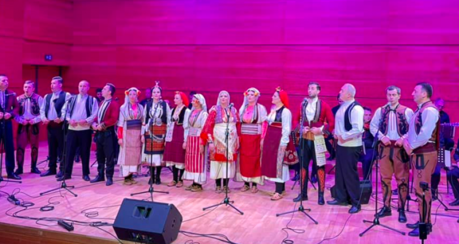 Drejtori i Ansamblit Shkodran Tolaj ndoqi për së afërmi koncertin e ansamblit 'Tanec'