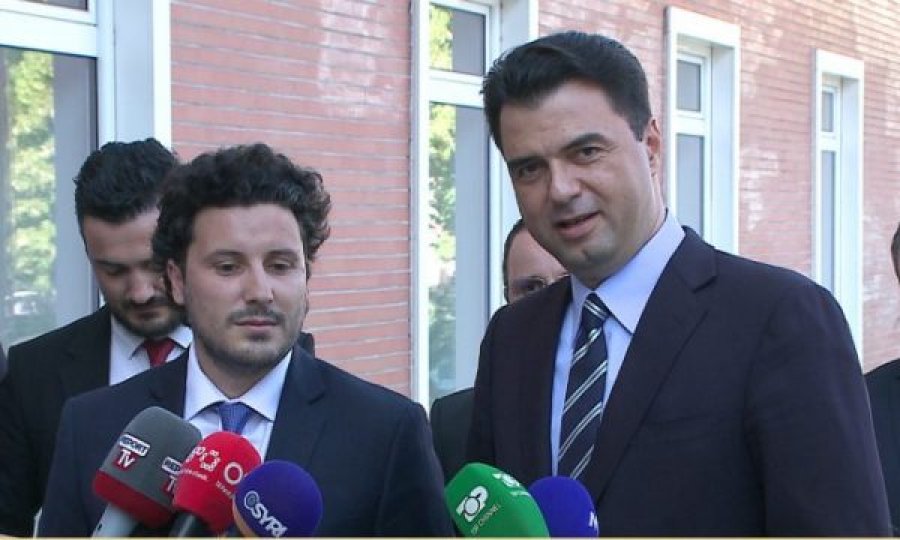 Abazoviç flet pas takimit me Bashën: Të mos merremi me punë koti, të ulim tensionet