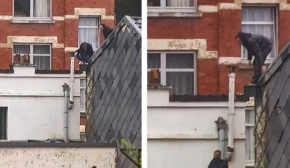 Kryetari i një komune belge po jepte intervistë, pas shpinës së tij përmbytja shkatërron një shtëpi