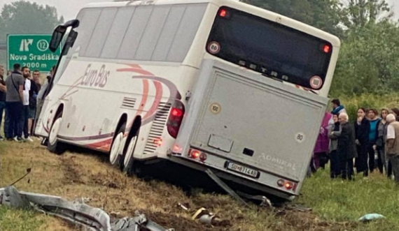 Autobusi që po udhëtonte nga Gjermania përplaset në Kroaci