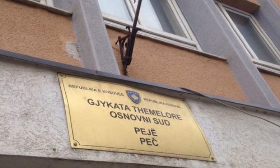 Drejtori i Urbanizmit në Pejë lihet në arrest shtëpiak, refuzohet kërkesa e Prokurorisë për paraburgim