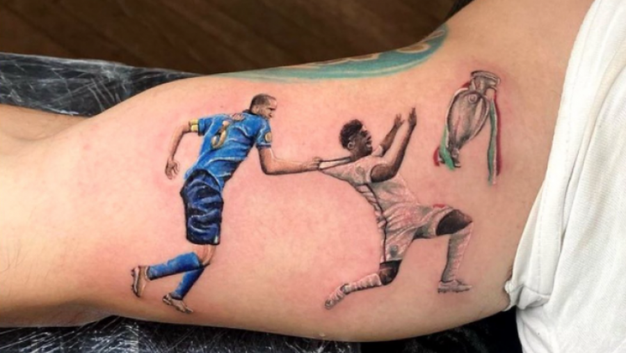 Po bëhet tatuazhë momenti kryesor i finales së Euro 2020 me protagonistë Chiellinin e Sakan