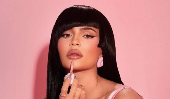 Kylie Jenner ka prezantuar një version të ri të linjës së saj të produkteve kozmetike