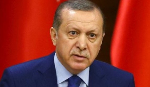 Erdogan viziton Qipron, sulmon “armiqtë e qipriotëve turq”