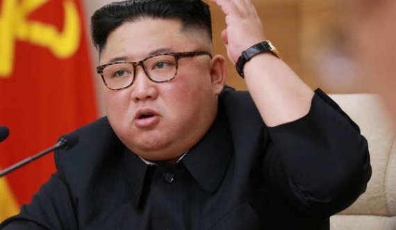 Kim Jong-un shfaqet edhe më i dobësuar