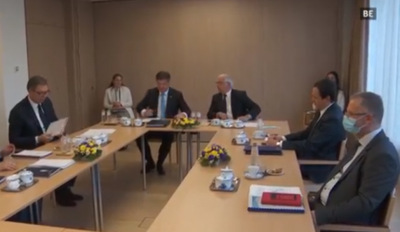 Pamje nga takimi i dytë ndërmjet Kurtit dhe Vuçiqit