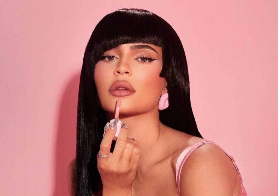 Kylie Jenner ka prezantuar një version të ri të linjës së saj të produkteve kozmetike