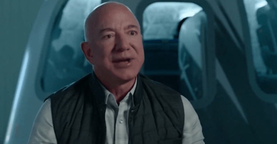 Jeff Bezos, gati për fluturimin e parë në hapësirë