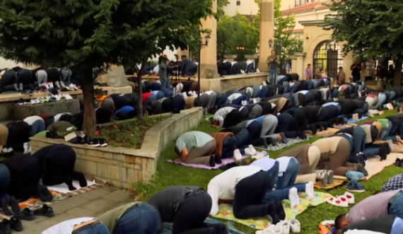  Kështu u fal Kurban Bajrami në Xhaminë e Madhe 