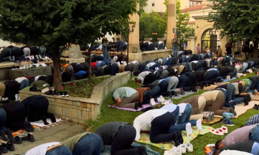  Kështu u fal Kurban Bajrami në Xhaminë e Madhe 