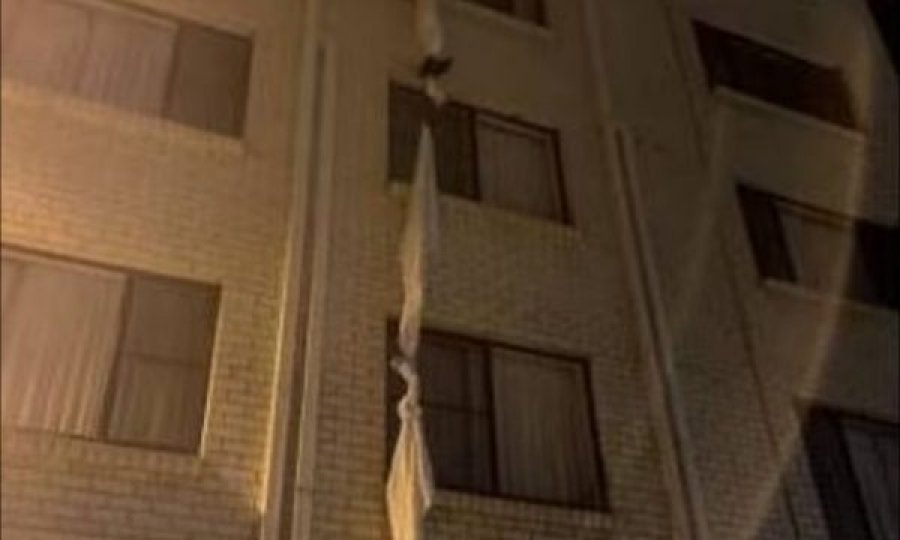  Litar me çarçafët e hotelit/ Si i shpëtoi 39-vjeçari karantinës nga kati 4 i ndërtesës 