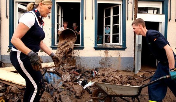  Shtëpi dhe rrugë të shkatërruara, pasojat katastrofike pas përmbytjeve në Gjermani 