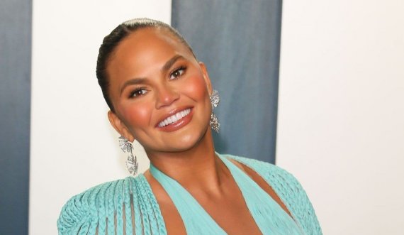 Pas akuzave për ngacmim, Chrissy Teigen distancohet nga rrjetet sociale: Dua të jetoj jetën time 