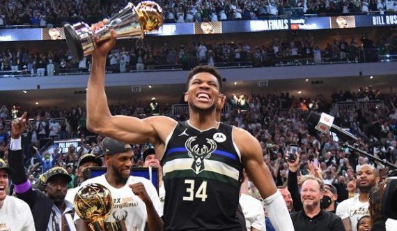 Rrugëtimi i jashtëzakonshëm i Antetokounmpos: Nga shitës në rrugë në kampion i NBA-së