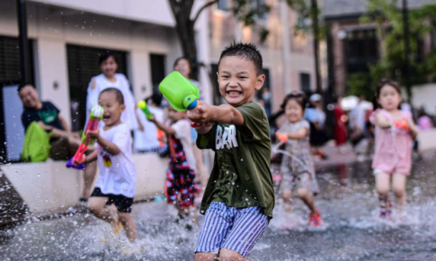 Kina largon dënimet, i lejon qytetarët të bëjnë fëmijë sa të duan