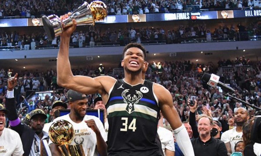 Rrugëtimi i jashtëzakonshëm i Antetokounmpos: Nga shitës në rrugë në kampion i NBA-së