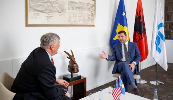 Ambasadori Kosnett i shkon në zyrë kryetarit të PDK-së, Memli Krasniqi